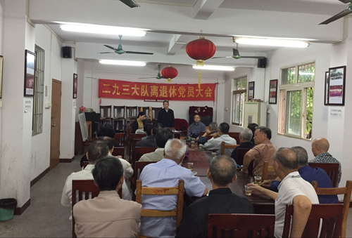 第一支部党员大会现场 王曼 摄！.jpg